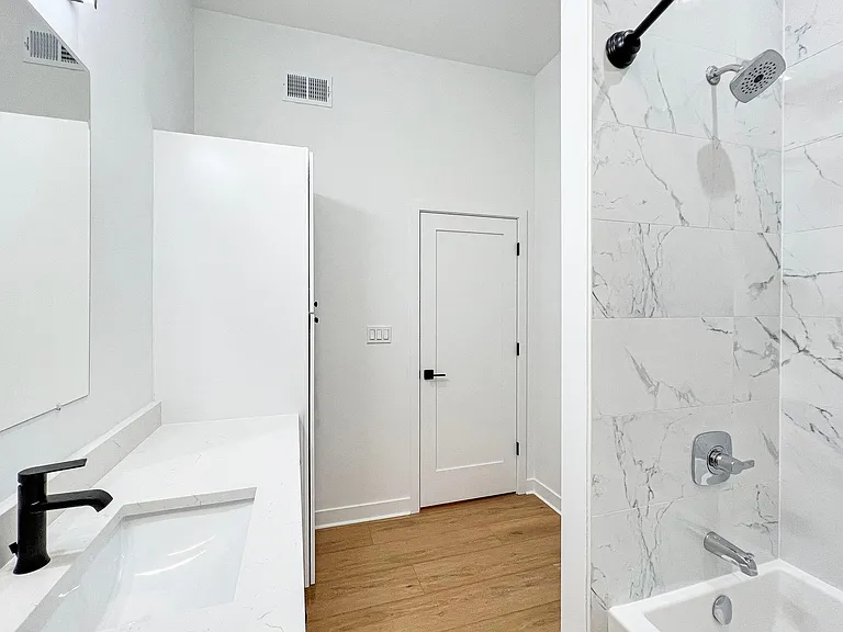 309 W Chicago Ave #301 — Photo 21