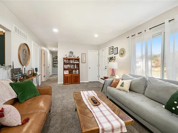 8400 N Atkins Ct, Kansas City, MO 64153