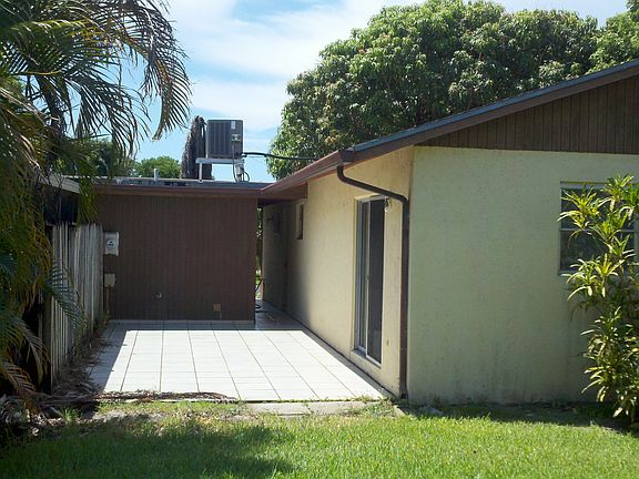 4th image of 515 SE 27th Ter