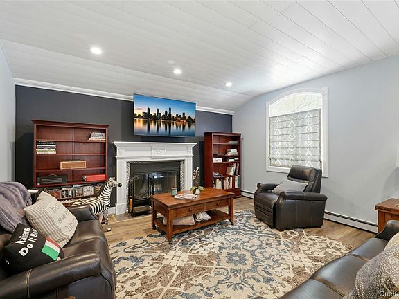 3rd image of 852 Jackson Avenue