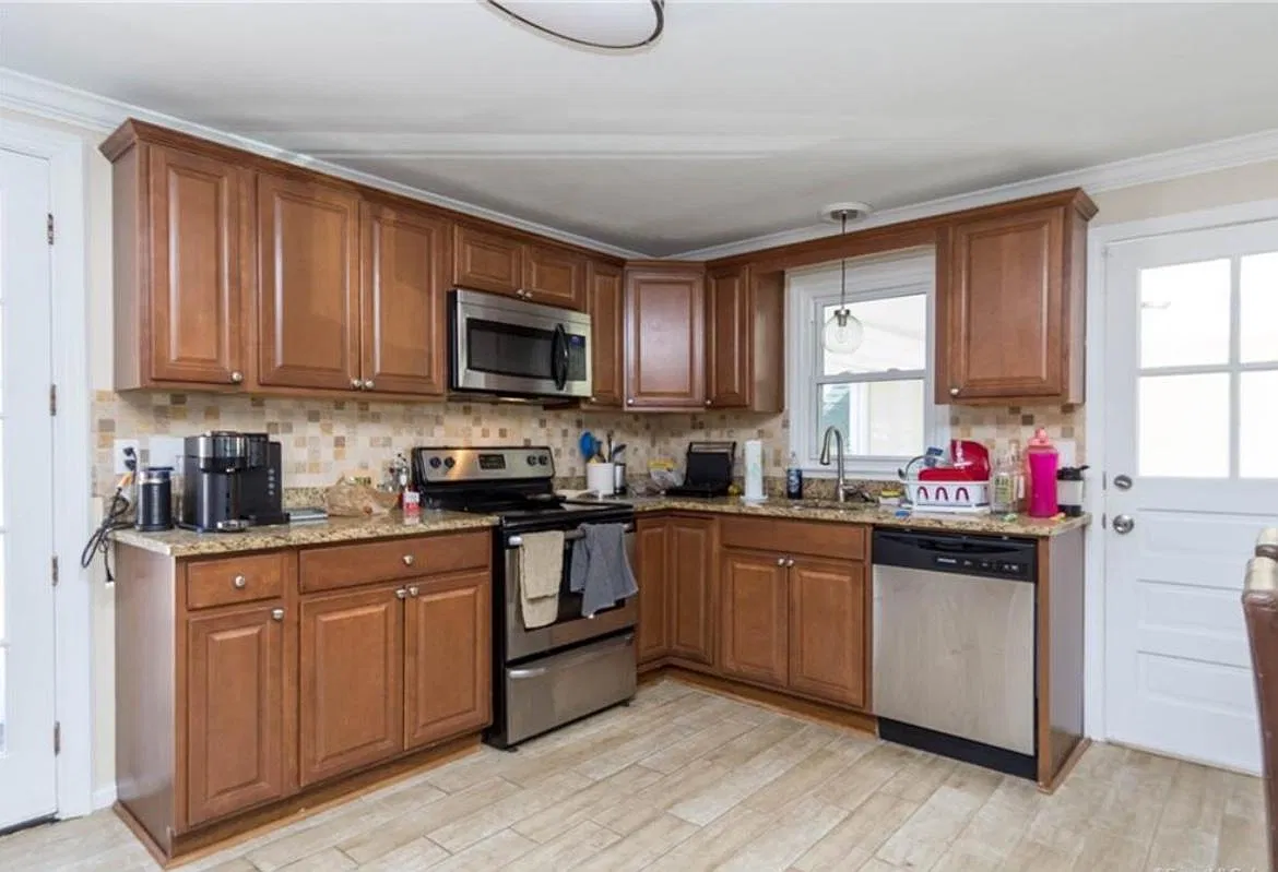 216 Macon Dr — Photo 3