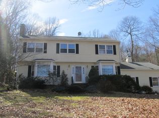 9 Round Hill Rd, Shelton, CT 06484