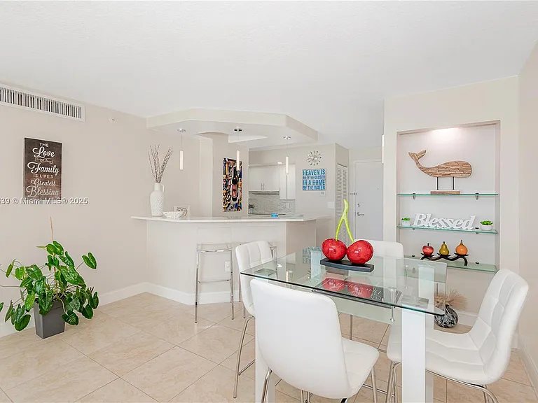 6917 Collins Ave #511 — Photo 17