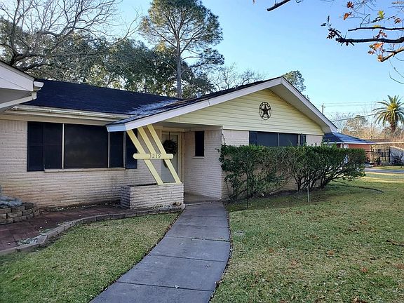 2nd image of 3219 Regal Oaks Dr
