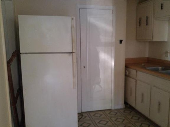 3rd image of 1225 W Dixie Ave APT A
