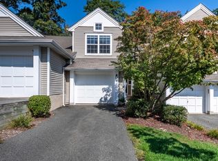 17 Ridgewood Dr, Randolph, NJ 07869