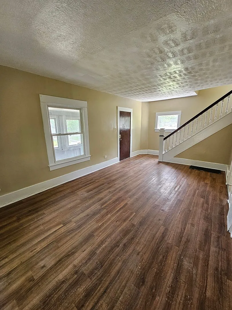 3 Bedroom House For Rent on Fuller St — Photo 4