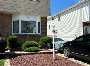 390 Brookfield Ave, Staten Island, NY 10308