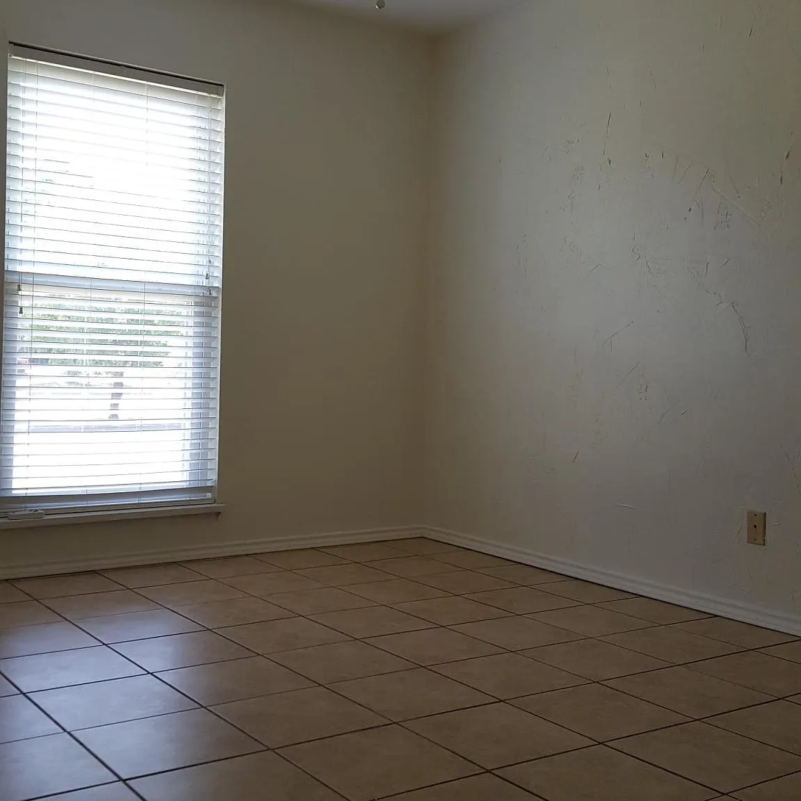 3 bed, 1862 sqft, $2,500 — Photo 3