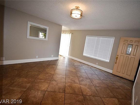 3rd image of 4716 Willow Crest Ave