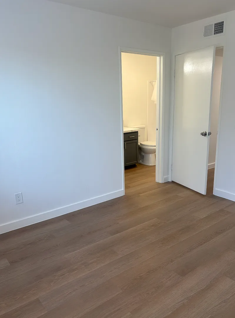 8735 Variel Ave — Photo 3