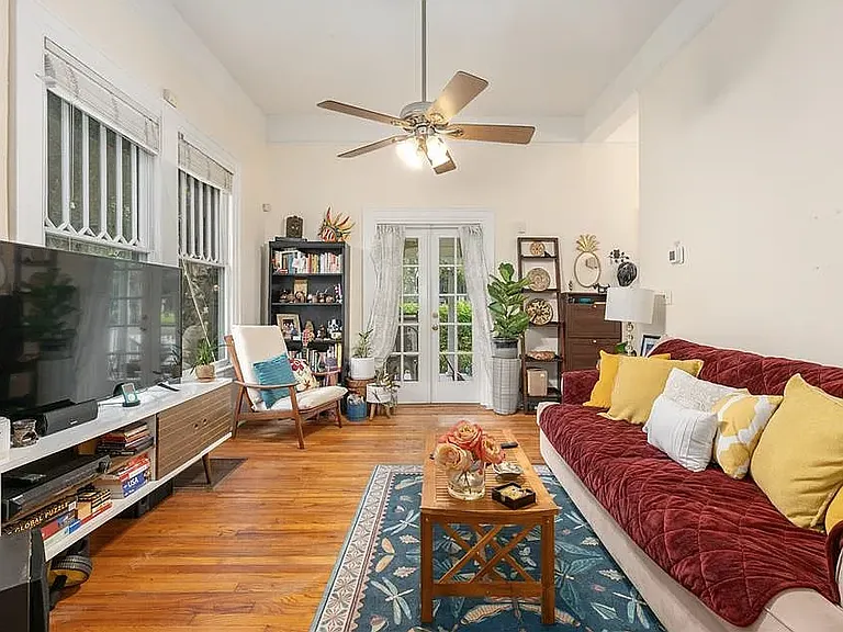 240 SW 3rd St #A — Photo 15