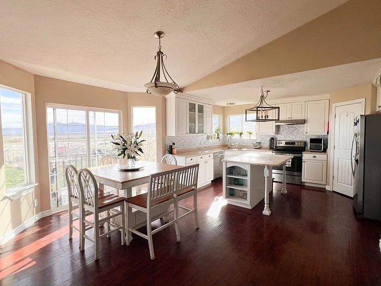 2959 W Rim Rock Dr — Photo 2