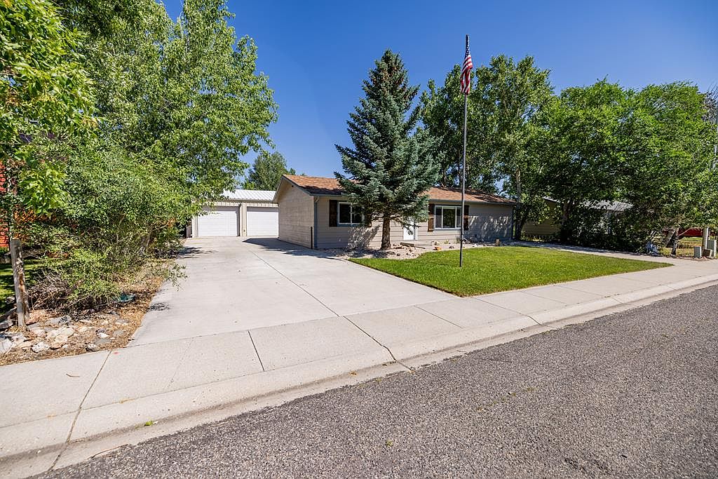 1037 Elm Ave, Cody, WY 82414 MLS 10020271 Zillow