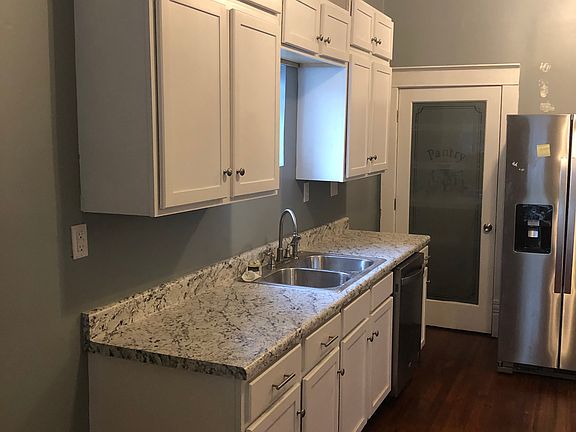 4th image of 2580 Yale Ave