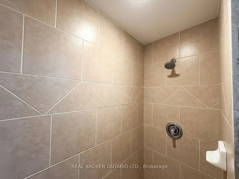 5 Twinberry Cres #LOWER — Photo 8