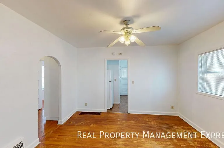 758 S 3rd Ave — Photo 2