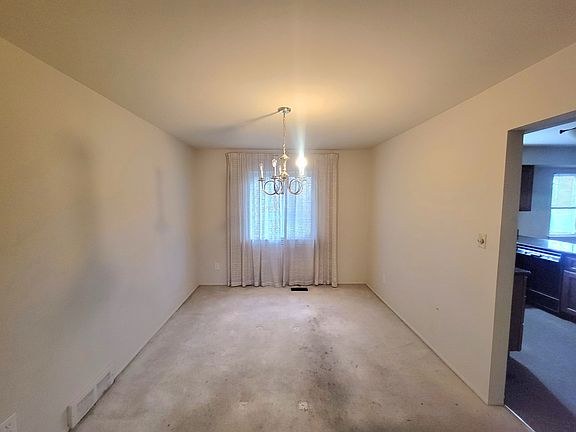 4th image of 3458 Common Rd