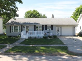 211 E Michigan Ave, George, IA 51237