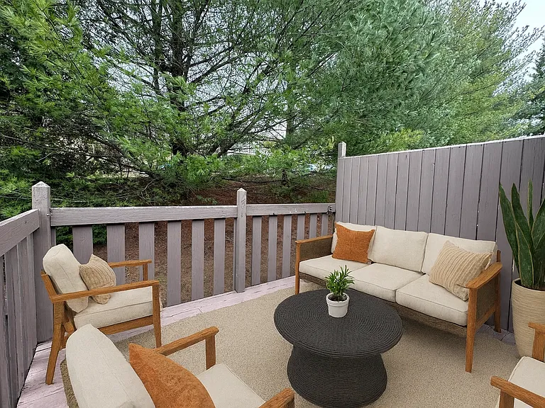 Lakeland Hills Apartment Homes — Photo 42