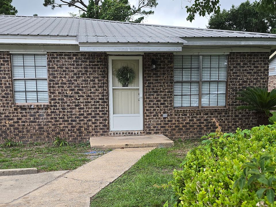 Great apartment (in a duplex) with tons of updates!