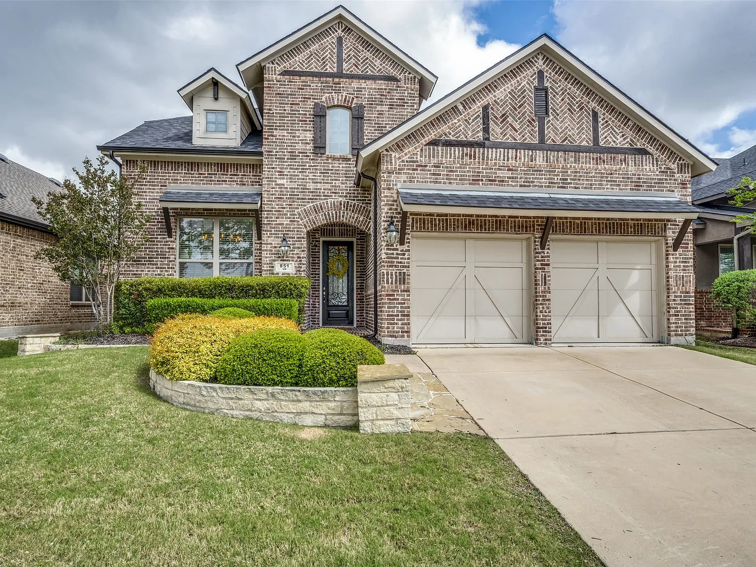 4 bed, 2.5 bath, 2631 sqft, $3,500 — Photo 2