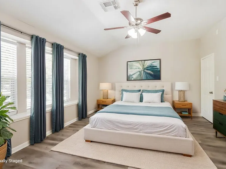 18450 Hollow Oaks Cir — Photo 11