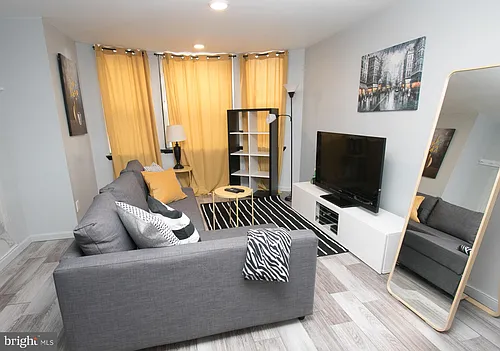2135 Walnut St #304 Photo 1