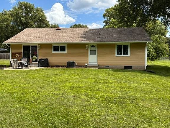 4th image of 706 Oak Dr