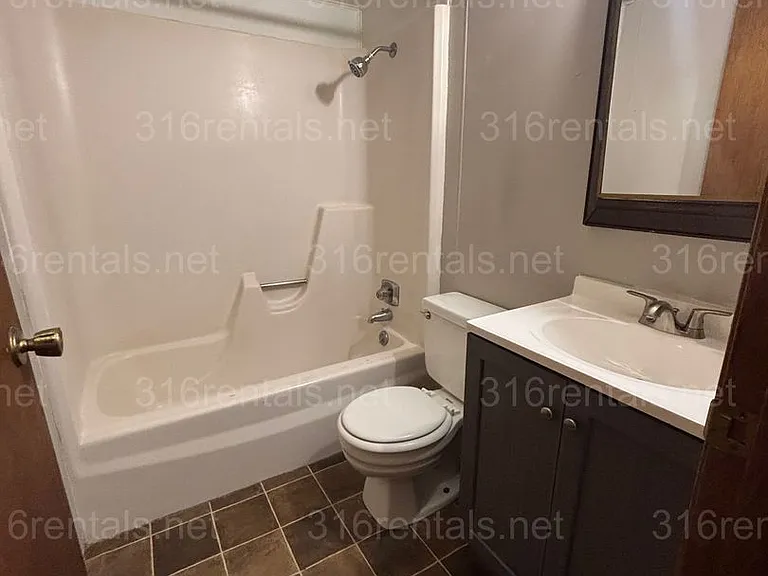111 W Pine — Photo 2
