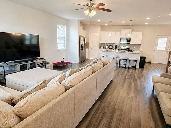 3rd image of 3848 Lorenzen Ct