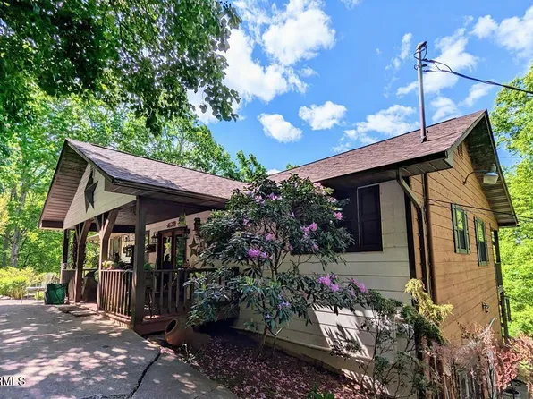 1902 Pamela Cir, Sevierville, TN 37862