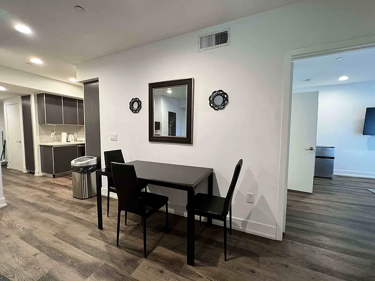 812 N Hudson Ave — Photo 7