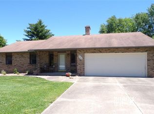 1904 S Hedgewood Dr, Bolivar, MO 65613