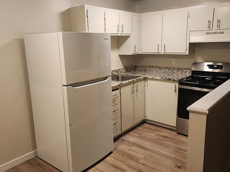 2620 E Cherry St — Photo 5