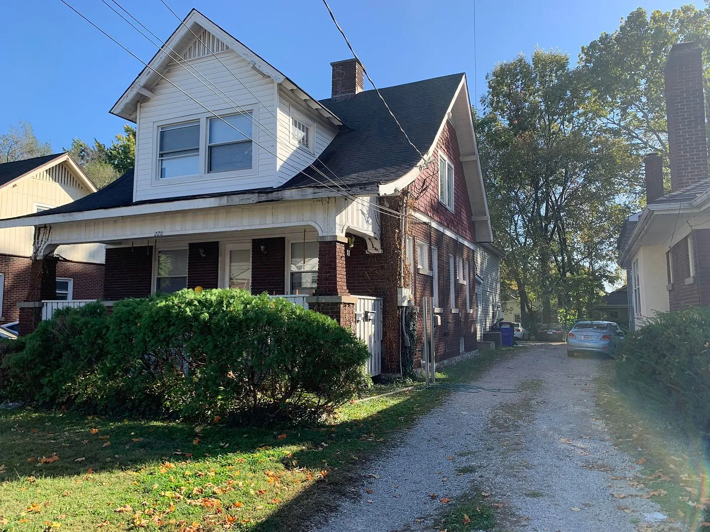 220 University Ave - Authentic — Photo 1