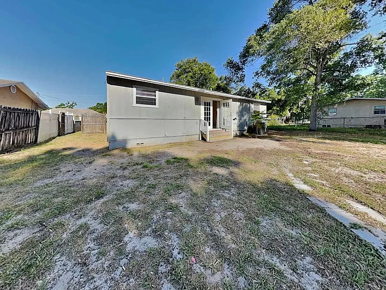 7505 N Saint Peter Ave — Photo 11