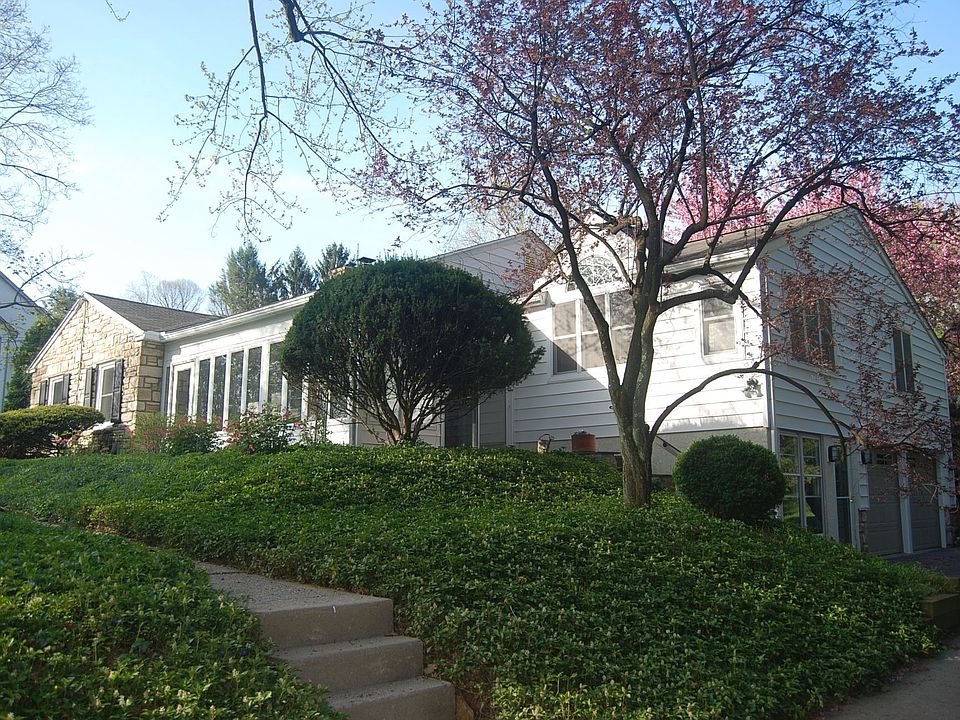 2nd image of 502 N Valley Forge Rd
