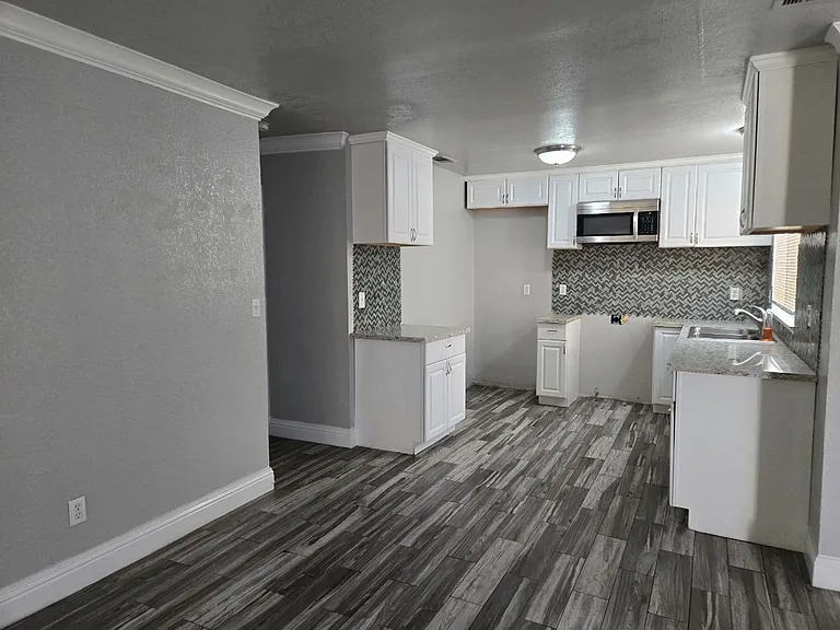 7305 Village Green Dr — Photo 15