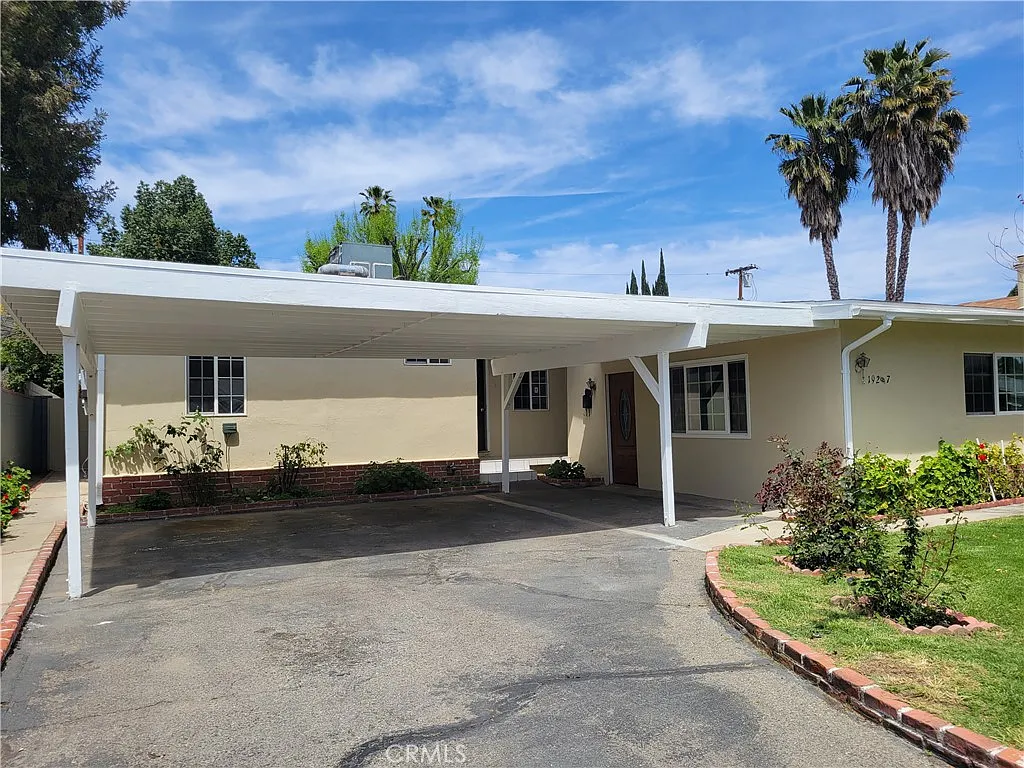 5 bed, 2200 sqft, $4,500 — Photo 1