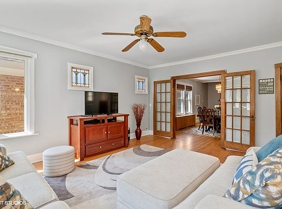 4th image of 6204 N Melvina Ave