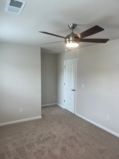 4 bed, 2300 sqft, $800 — Photo 3