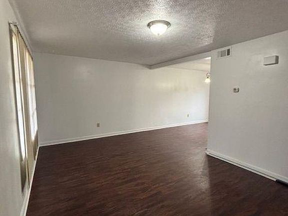 4th image of 1202 Clear Ridge Ln