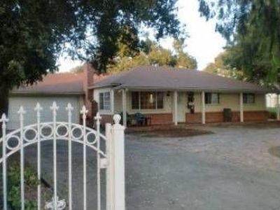 725 Runnymede St, East Palo Alto, CA, 94303
