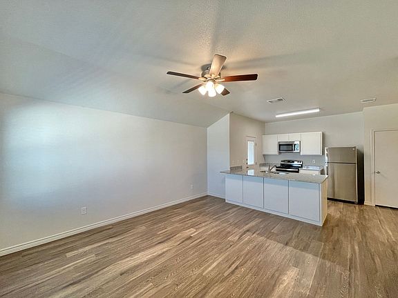 3rd image of 1813 Montell St