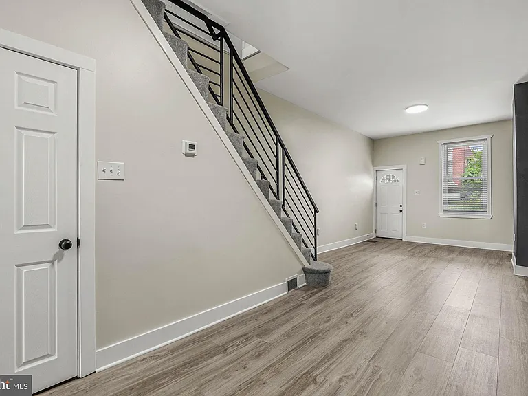 3047 Janney St — Photo 3