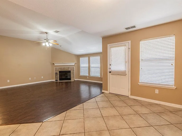 2017 Lake Highlands Dr — Photo 5