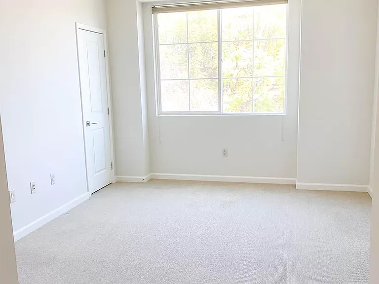 1625 Granville Ave #202 — Photo 14