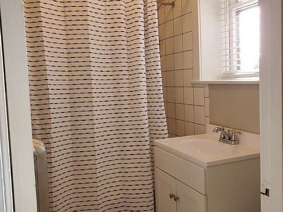 5th image of 1600 W Granville Ave #6-01