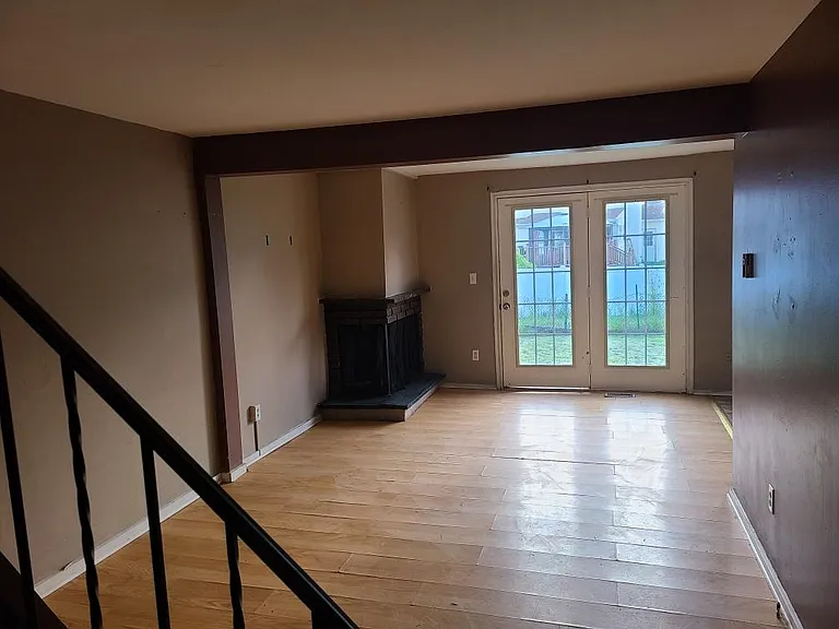8084 Weblank Way — Photo 3